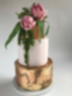 wedding-cake-gold-leaf-fondant-giant-tulips